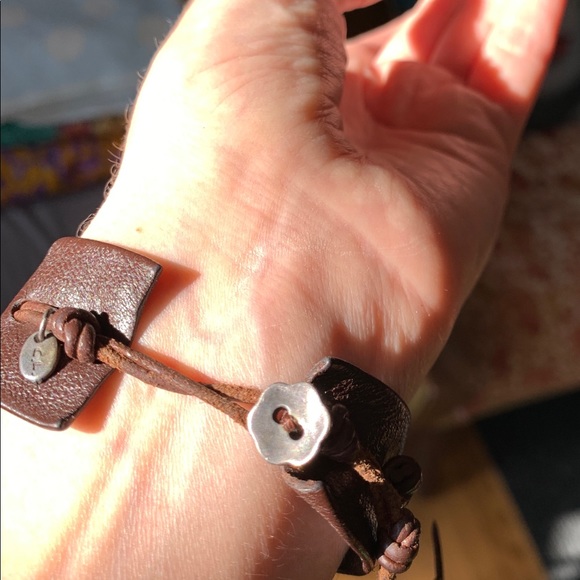 Leather Bracelet/Cuff w/ Sterling Hardware w/ Elaborate Handpainted Jewel Shell - Picture 4 of 13